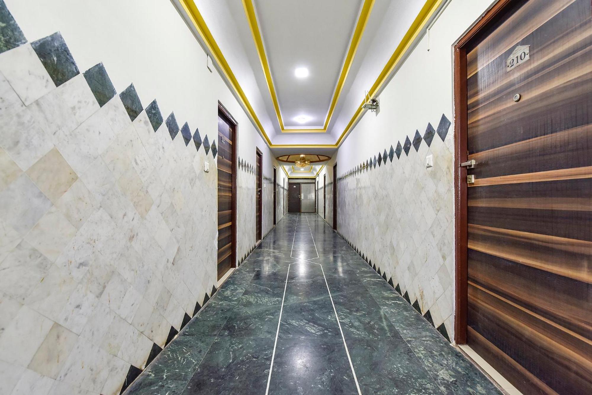 Fabhotel Crystal Inn II - Paldi Char Rasta Ahmedabad Eksteriør bilde