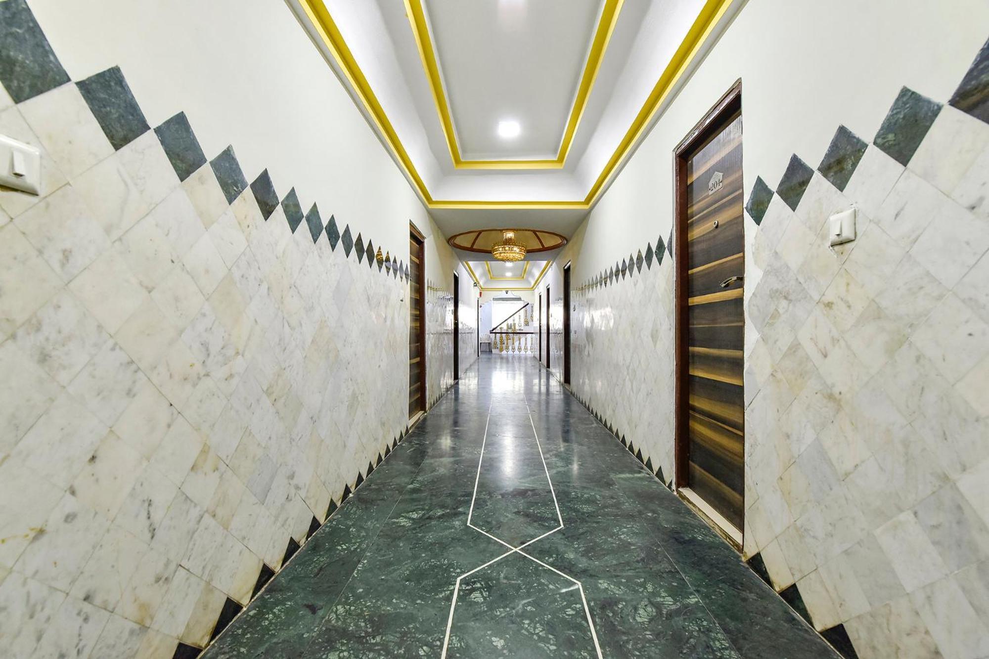 Fabhotel Crystal Inn II - Paldi Char Rasta Ahmedabad Eksteriør bilde