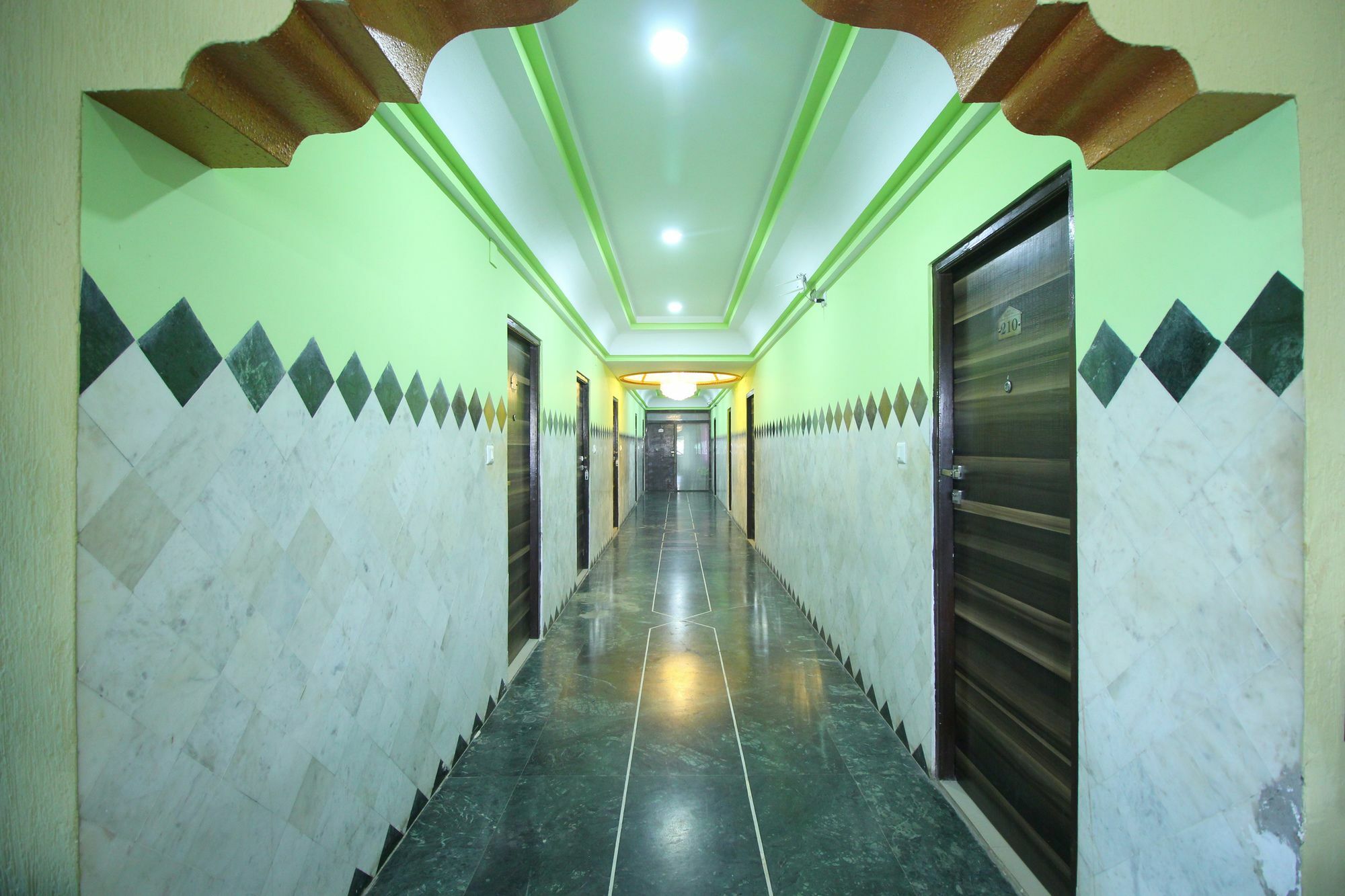 Fabhotel Crystal Inn II - Paldi Char Rasta Ahmedabad Eksteriør bilde